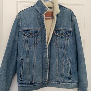 Levi’s Mens Medium Sherpa denim jacket